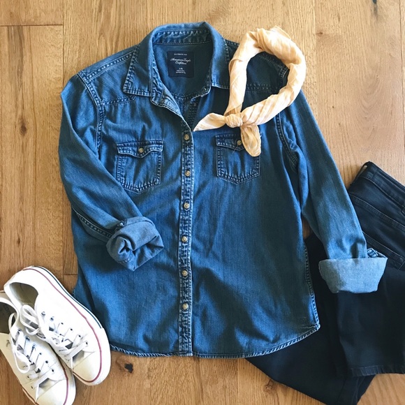 American Eagle Outfitters Tops - American Eagle chambray button up top